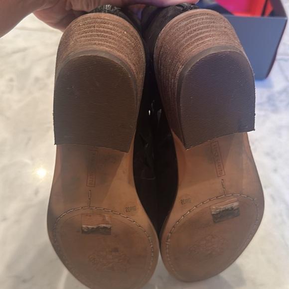 Vince Camuto Peera Cutout Black Leather Ankle Bootie Boots Size 8. EUC. - Picture 5 of 6